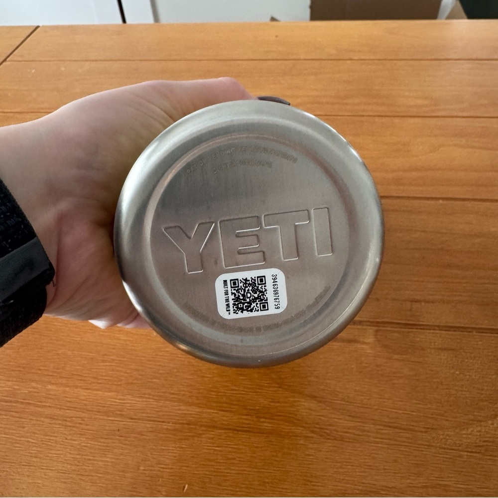 YETI Rambler 26oz Water Bottle - Picture 3 of 3
